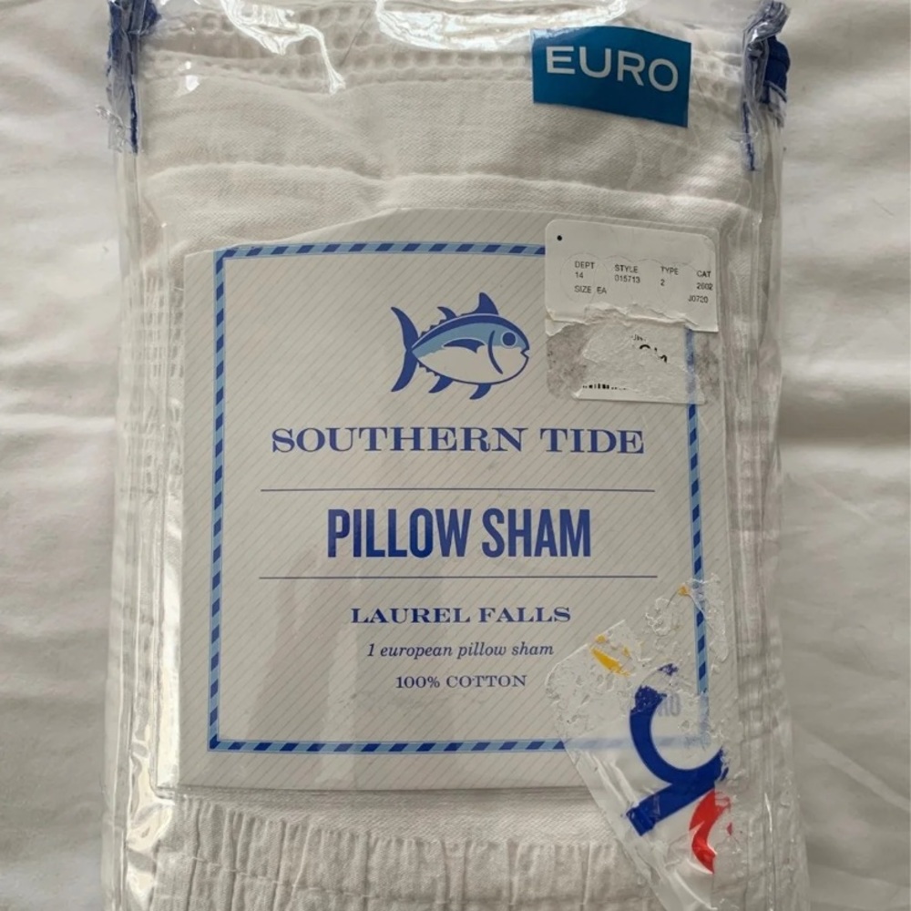 Southern Tide pillow case Laurel Falls